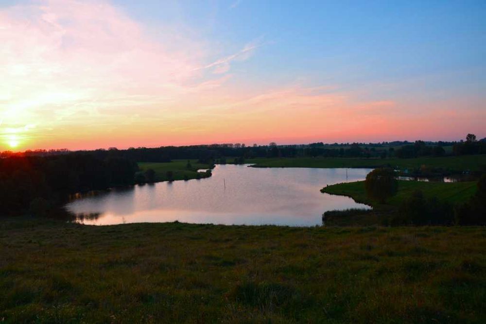 Domki na wyspie na Mazurach Garbatych. Noclegi, Mazury, łowisko