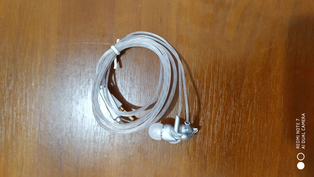 Наушники с микрофоном