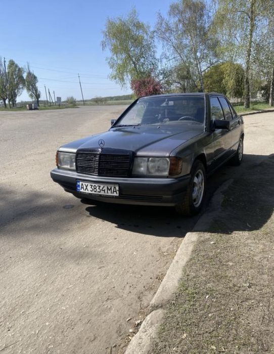 Мерседес 190.