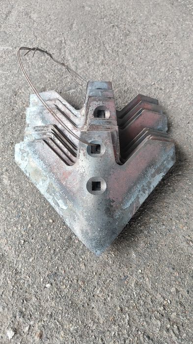 Лапа стрільчаста 220мм (нова)