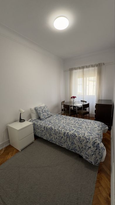 Quarto Amadora/ Estacao, tudo incluido