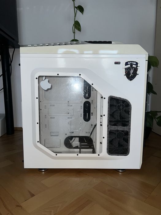 Obudowa komputerowa biała cooler master cm storm stryker retro