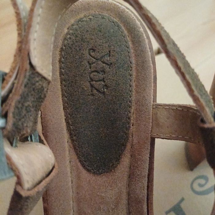 Sandalias XUZ castanhas