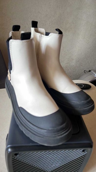 Стильные ботинки с Микки для девочки.