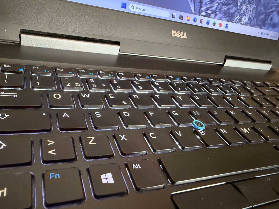 Dell Precision 7520 15.6"FulHD|i7-6820HQ|32G Ram|Ssd 1TB|Quadro M1200|