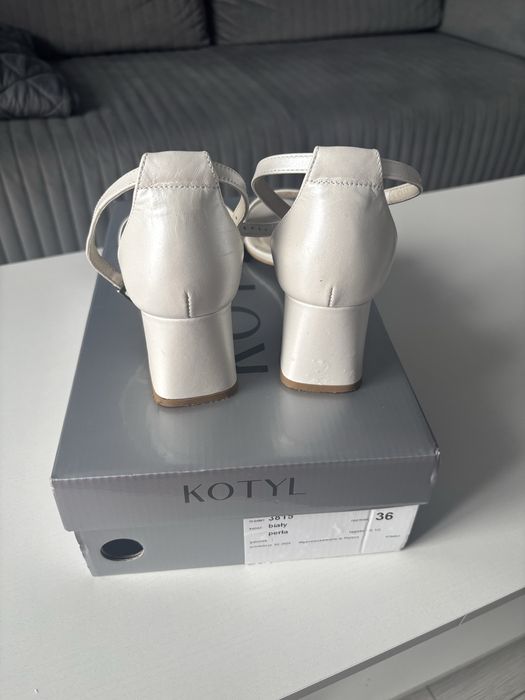 Buty ślubne białe