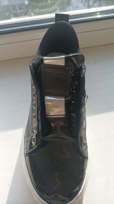 Туфлі , кросівки