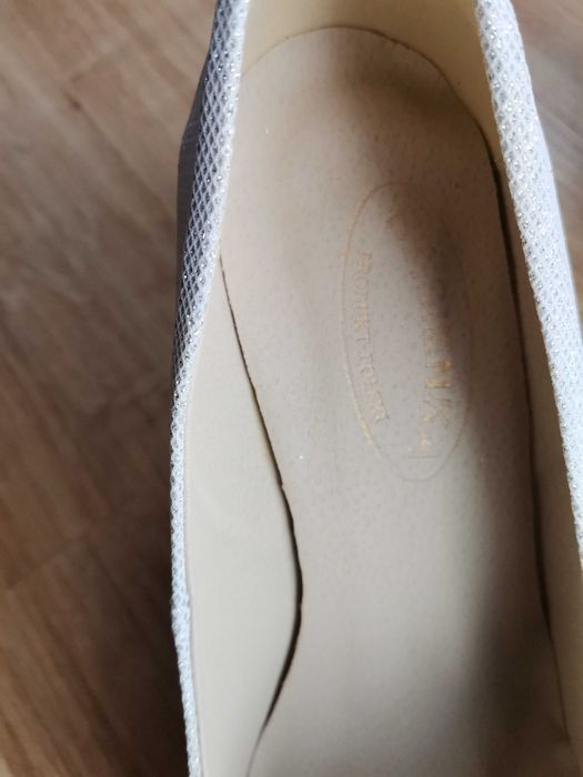 Srebrne brokatowe szpilki