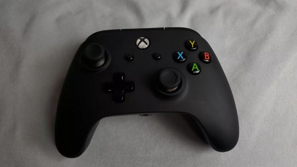 Xbox Series X + 2 comandos + Headphones