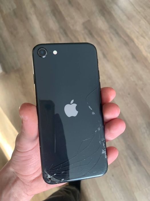 продам iPhone SE 2 поколения описание