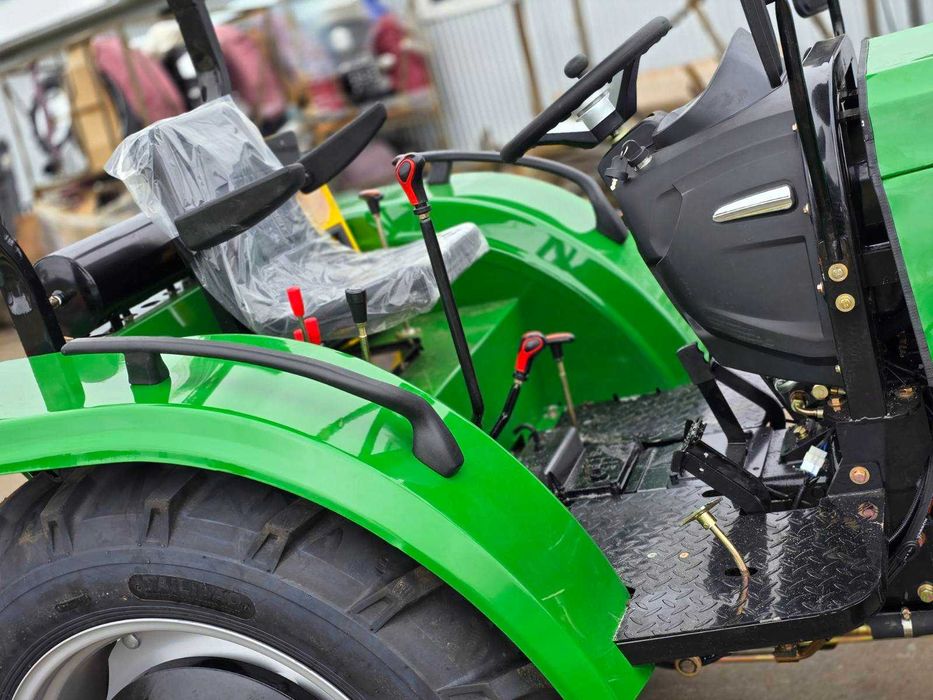 Повнопривідний монстр! Трактор TERRA FENG 554Х у дизайні JOHN DEERE