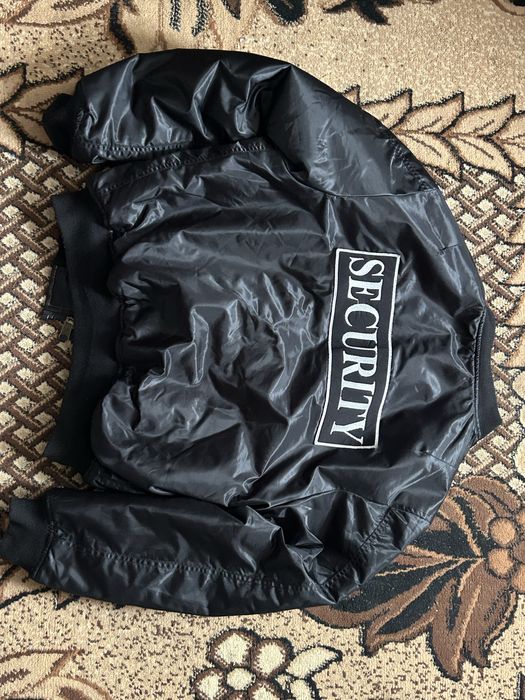 чудовий зимній бомбер куртка security