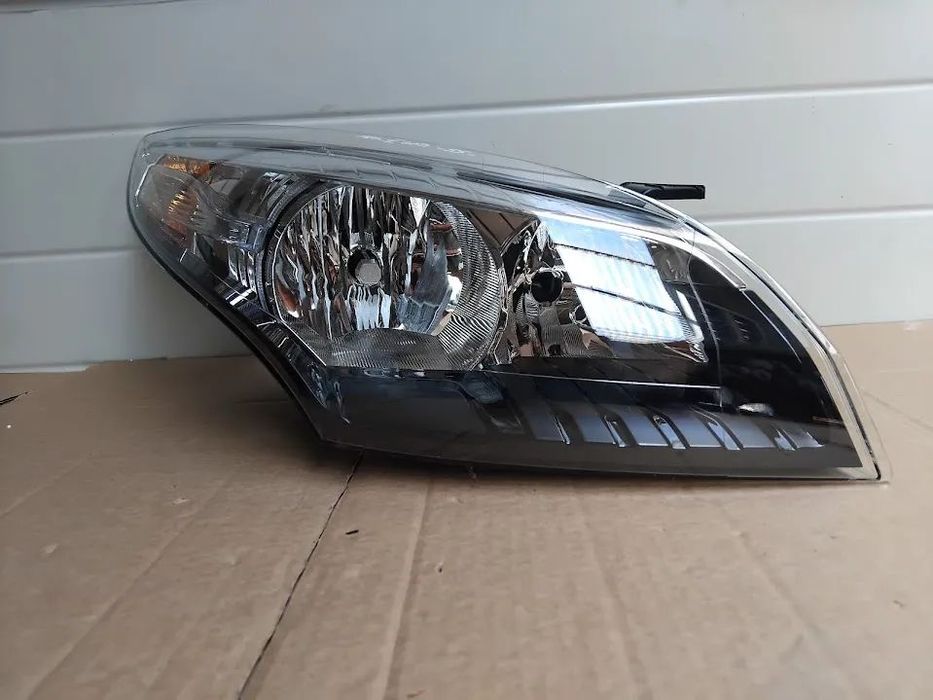 Lampa prawa reflektor prawy Renault Megane III 3 lift I INNE CZĘŚCI