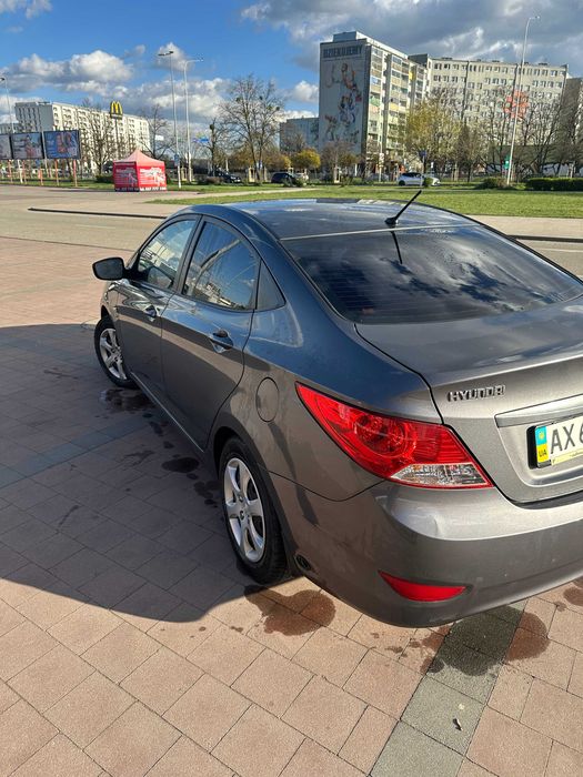 Hyundai Accent 2012 1.6 бензин