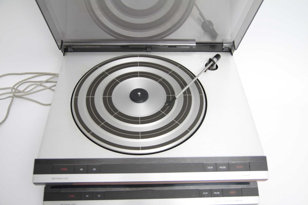 Dwa gramofony Bang&Olufsen 2200 i 2202