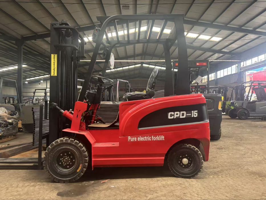 Електричний вилковий навантажувач