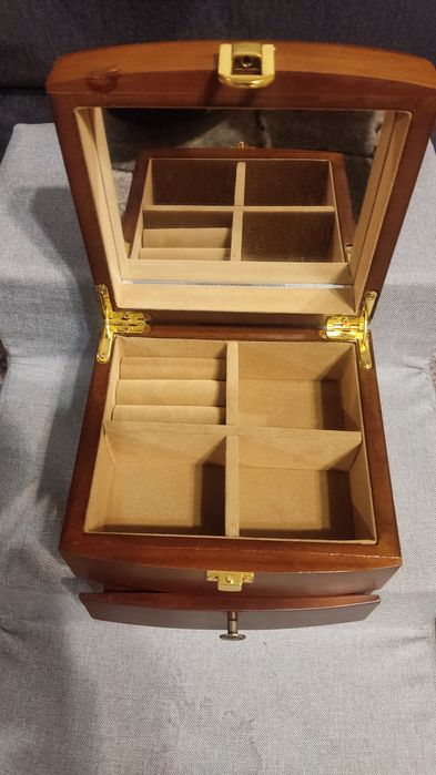 Pudełko puzderko szkatułka na biżuterię