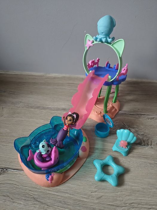 Zestaw Koci Domek Gabi basen z zjeżdżalnią