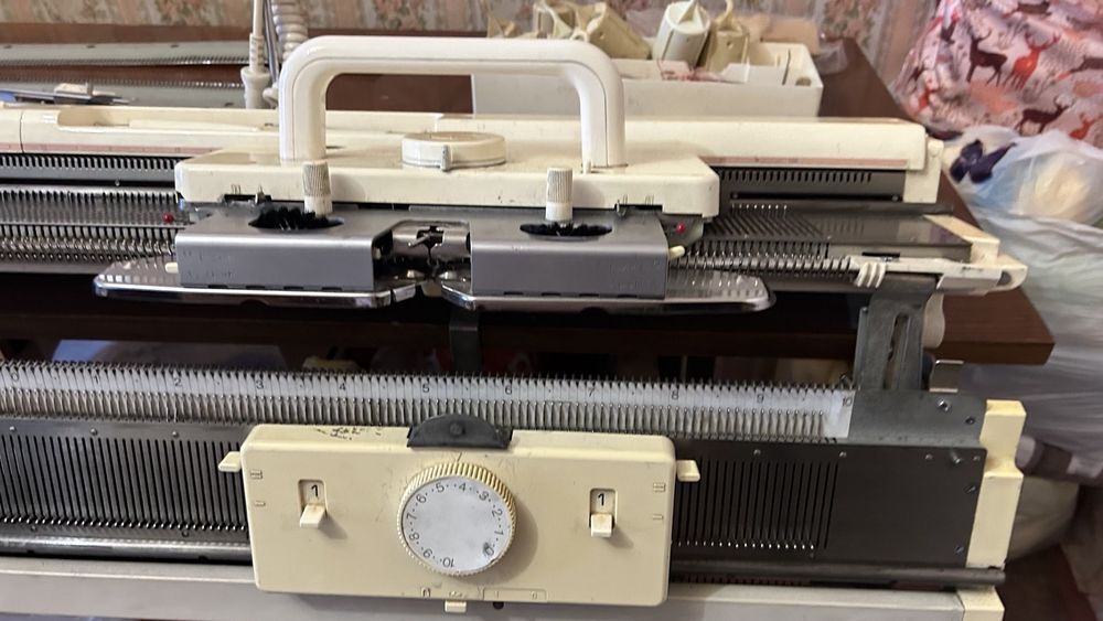 Компʼютерна вязальна машина Silver Red sk840/spr60n