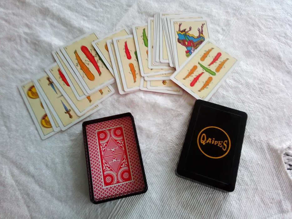 Baralho de cartas espanholas de plástico com estojo, NOVO!