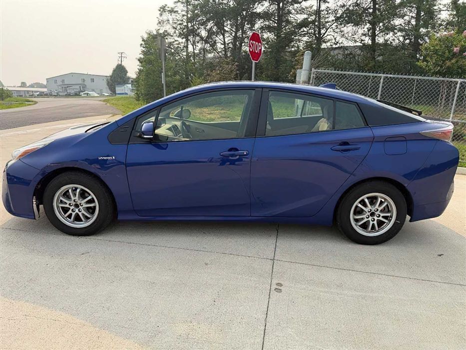 Toyota Prius      2016