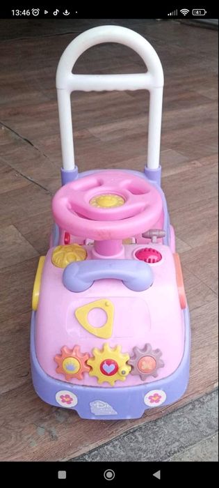 Машинка толокар для дівчинки