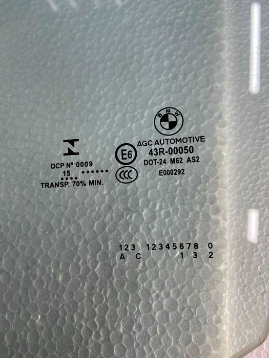 Оригінальне скло на Bmw 5 серії в кузові G30