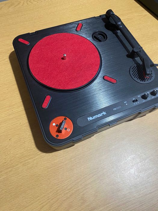 Numark PT01 Scratch — Gira-discos portátil com USB