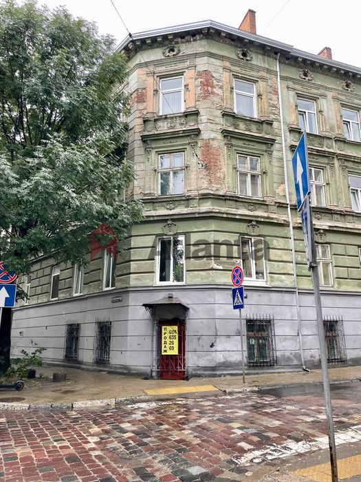 Продаж фасадного комерційного приміщення у ближньому центрі Львова