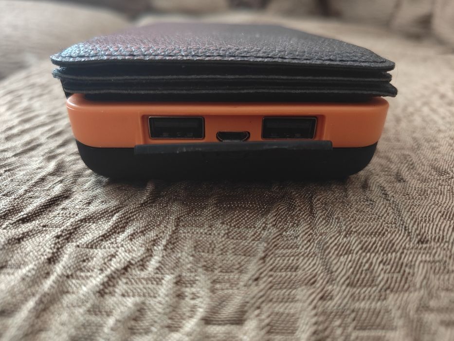 Павербанк  20000mAh с солнечной панеллю і фонаріком.