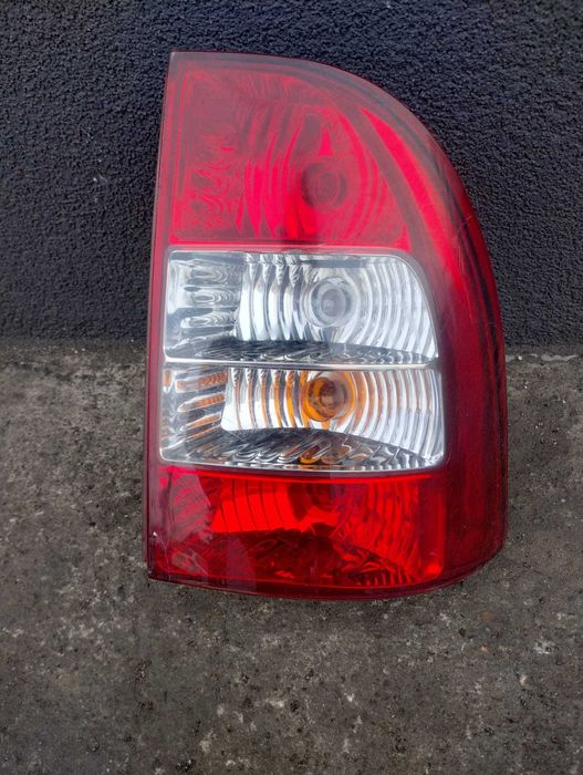 lampa tył tylna prawa Fiat Strada Pickup , części