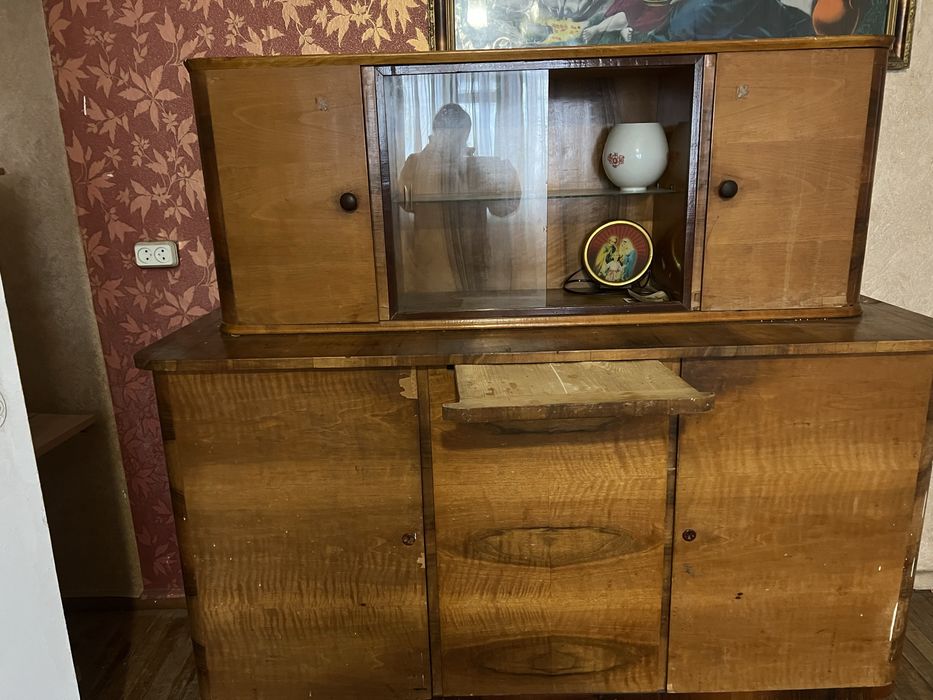 Продам старовиний сервант!