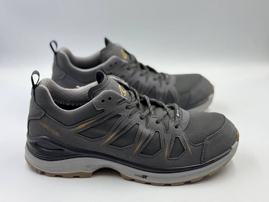 Кросівки Lowa Gore-tex Розмір 42 Нові