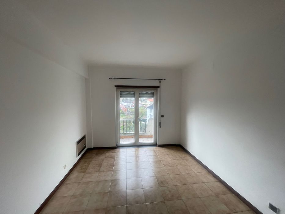 Aluga-se apartamento T2 Urb. Martinhos Seia Serra da Estrela