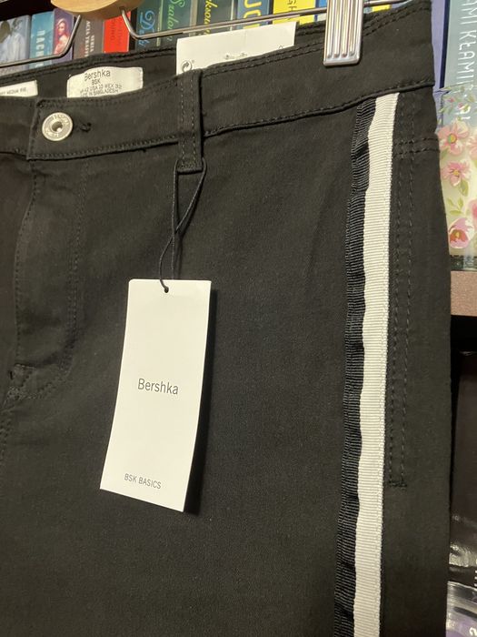 Czarne spodnie z białymi lampasami ala Michael Jackson Bershka 42