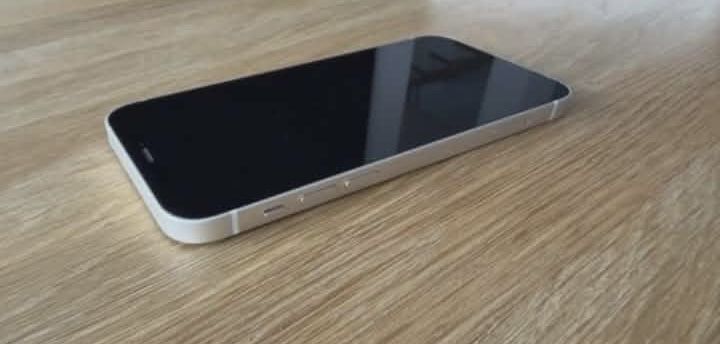 Iphone 12 biały stan idealny