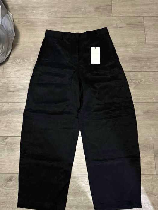 Чорні атласні стильні брюки