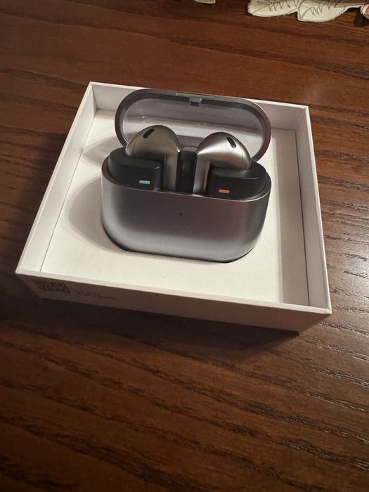 Продаю нові навушники samsung galaxy buds 3