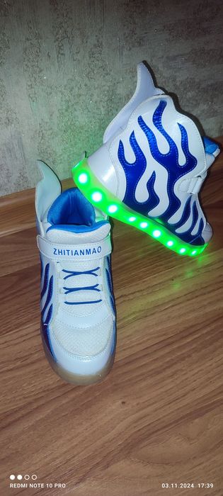 Кросовки, кросівки