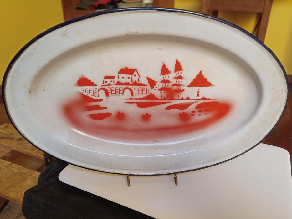 Travessa em esmalte vintage.