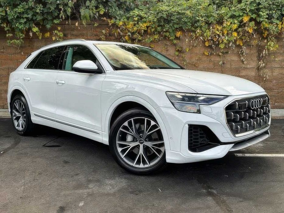 Audi Q8 quattro Premium Plus      2025