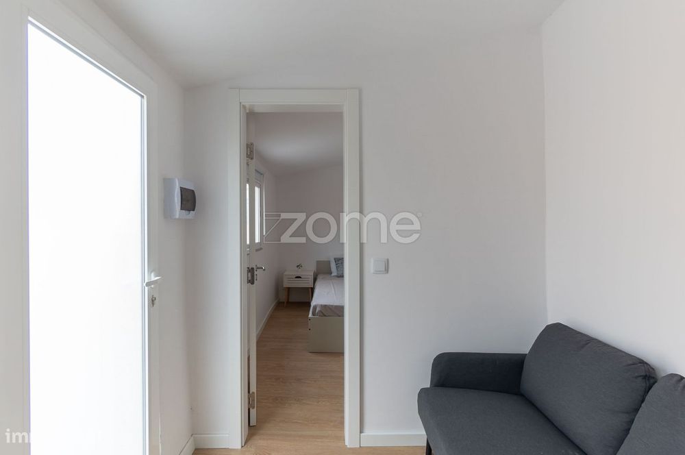 Conjunto de 3 casas independentes em Canelas
