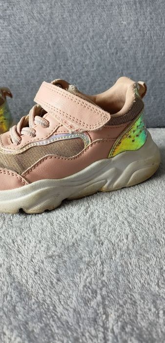 Adidasy dla dziewczynki 26