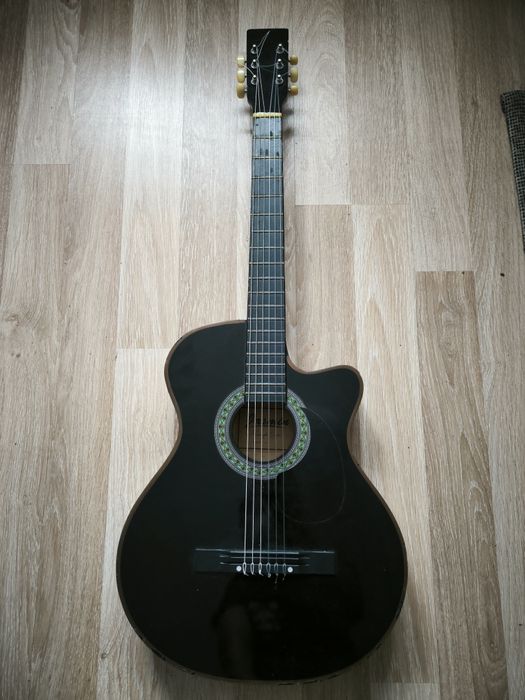 Czarna gitara klasyczna 4/4 z wycięciem (Cutaway) – Idealna do nauki!