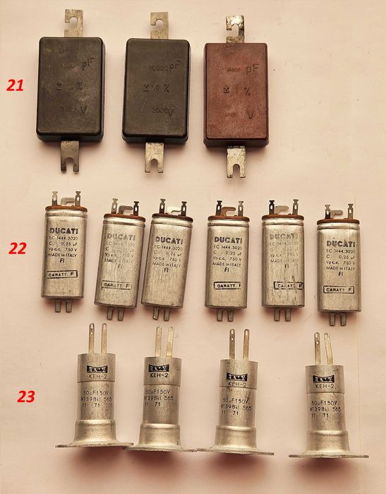 Zabytkowe, unikatowe kondensatory wysokonapięciowe.