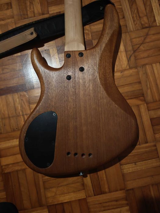 Baixo Washburn RB2000