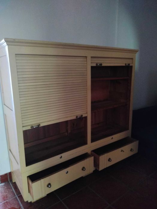 Móveis muito antigos