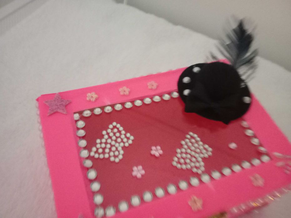 Caixa de jóias grande recheada cor de rosa