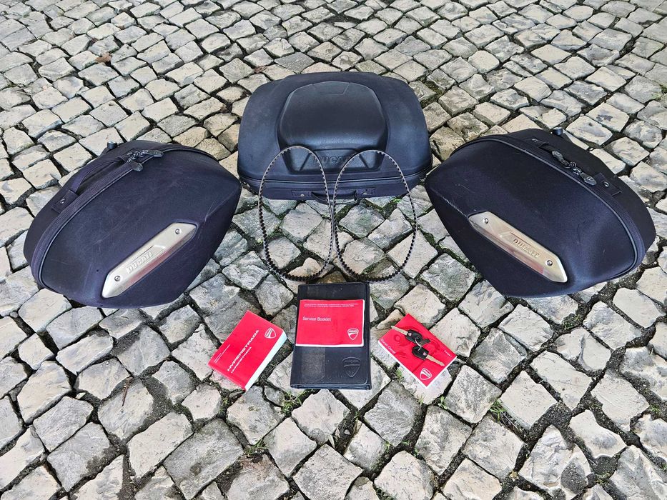 Ducati Hyperstrada 821 com 18 meses garantia