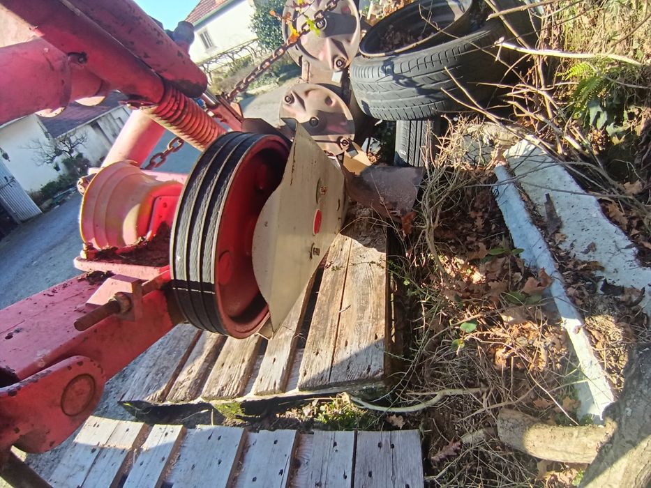 Gadanheira rotativa impecável para trator